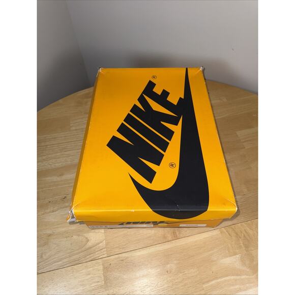Size 13 - Jordan 1 Retro OG High Yellow Toe OG BOX lightly Used main image 4